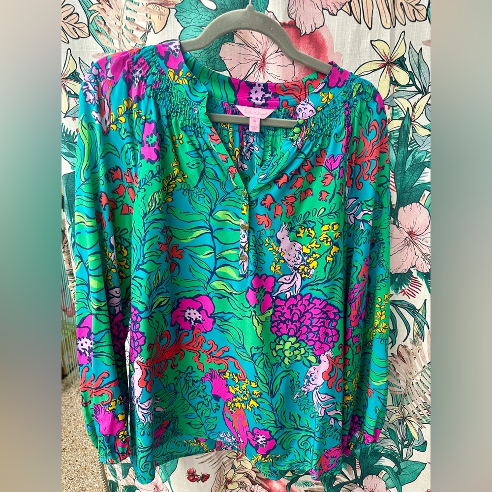 Gorgeous Lilly Pulitzer Elsa Silk Blouse Size M - Picture 2 of 5